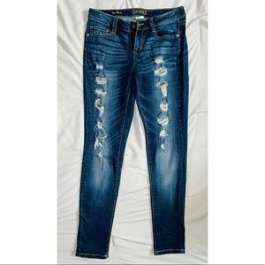 Distressed skinny jeans